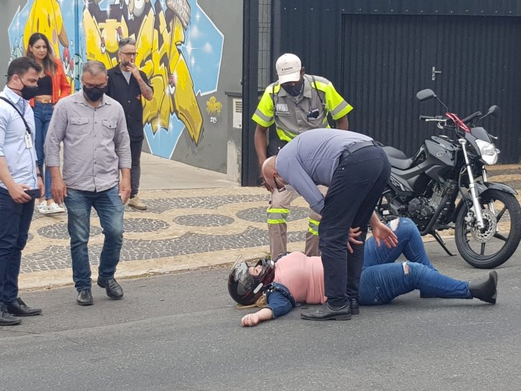 Prefeito faz atendimento a vítima de acidente de motocicleta em Campinas