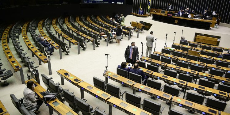 Congresso derruba veto e Fundo Eleitoral será de R$ 5,7 bilhões
