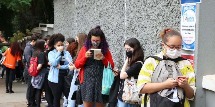 MEC lança painel para monitorar implementação do novo ensino médio