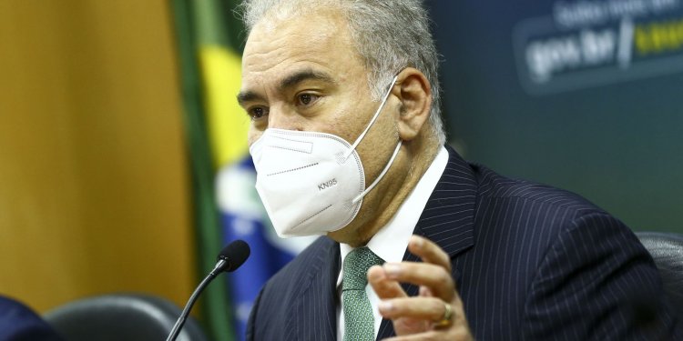 Ministro anuncia distribuição de 28,2 milhões testes para covid-19