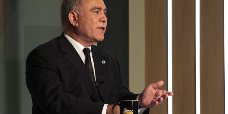 Queiroga diz que prioridade é ampliar vacinação contra covid-19