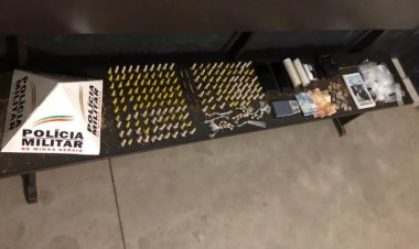 PM apreende mais de 220 pinos de cocaína e 180 pedras de crack em Ubá