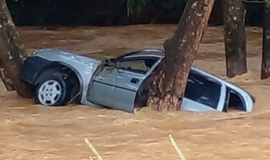 Mulher morre após carro ser arrastado durante enchente na zona rural de Cataguases