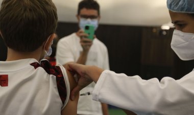 Queda da imunidade da vacina é menor em infectados antes do uso