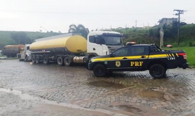 PRF apreende carga de etanol sem nota fiscal em Leopoldina