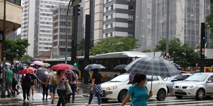 Casos de síndrome respiratória grave tendem a crescer em 23 estados