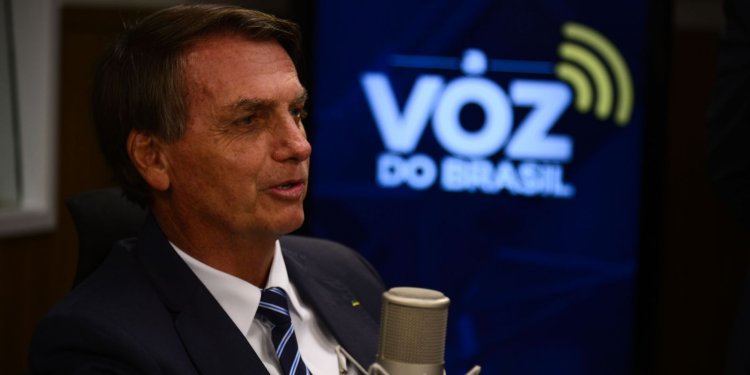 Presidente Bolsonaro fala sobre Auxílio Brasil e prioridades para 2022