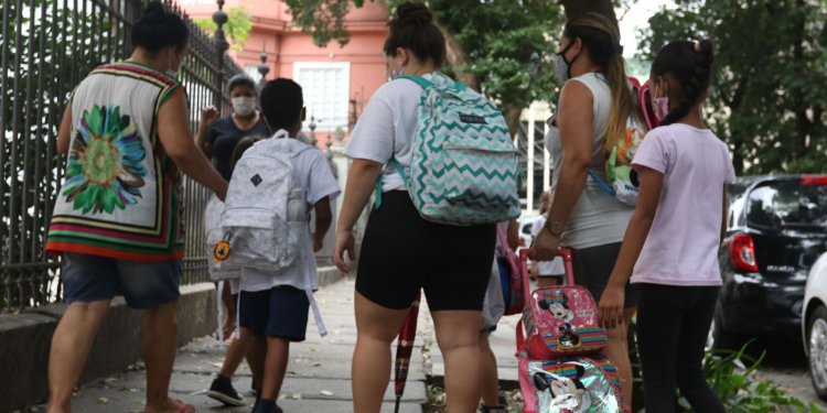 Fiocruz atualiza protocolo de retorno às aulas contra variante Ômicron