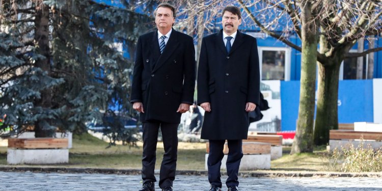 Presidente Bolsonaro participa de assinaturas de acordos com a Hungria