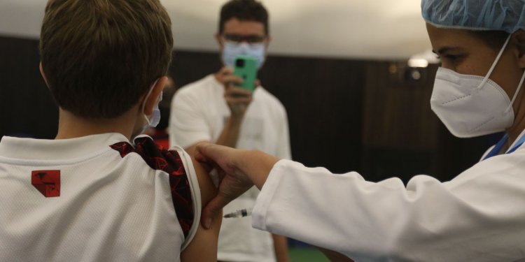 Queda da imunidade da vacina é menor em infectados antes do uso