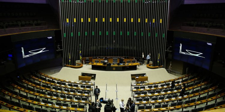 Câmara aprova texto-base do projeto que legaliza jogos no Brasil