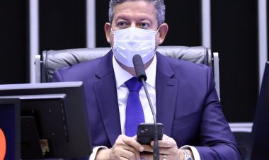 Lira suspende retorno presencial das atividades da Câmara