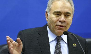 Governo planeja flexibilizar regra sobre uso de máscara no trabalho 