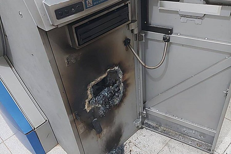 Bandidos danificam caixa eletrônico em tentativa de arrombamento
