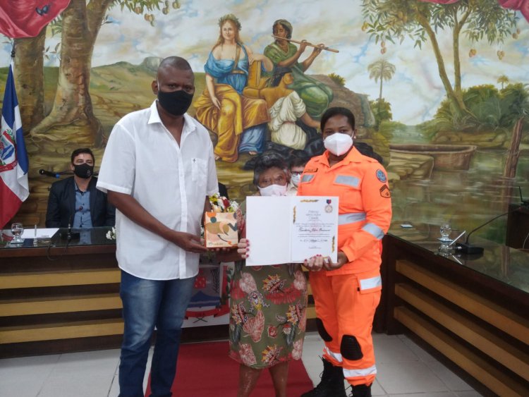 Cerimônia de entrega do título de Mérito Mulher Cidadã Irmã Marisa Costa