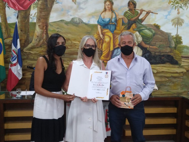 Cerimônia de entrega do título de Mérito Mulher Cidadã Irmã Marisa Costa