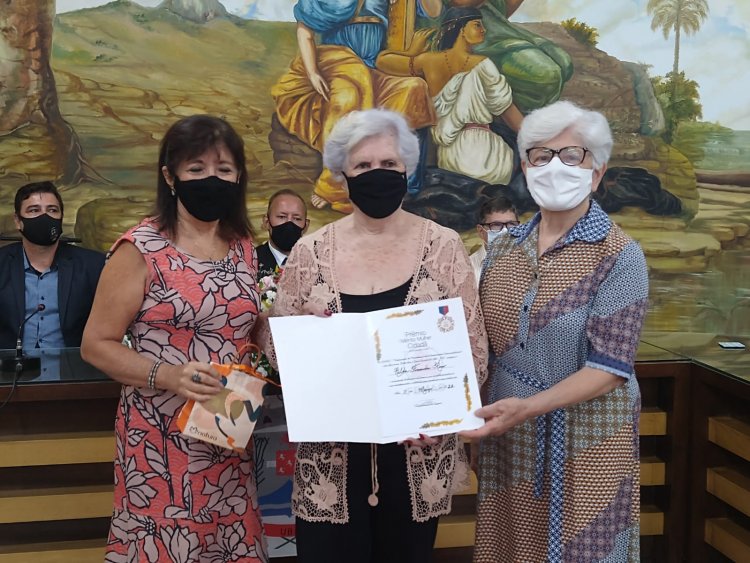 Cerimônia de entrega do título de Mérito Mulher Cidadã Irmã Marisa Costa