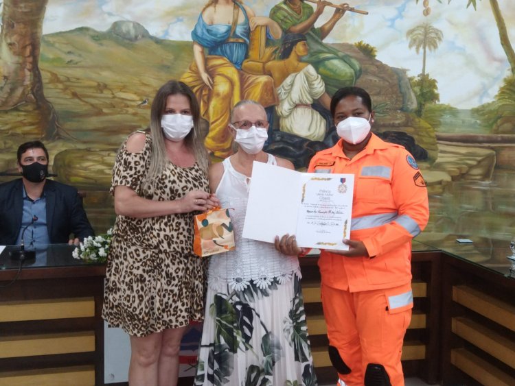 Cerimônia de entrega do título de Mérito Mulher Cidadã Irmã Marisa Costa