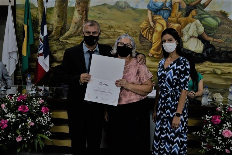 Legislativo ubaense faz homenagem a 8 Mulheres em comemoração ao Dia Internacional da Mulher