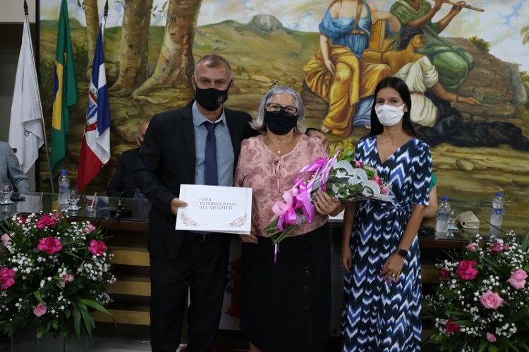 Legislativo ubaense faz homenagem a 8 Mulheres em comemoração ao Dia Internacional da Mulher