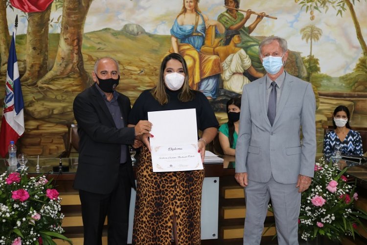 Legislativo ubaense faz homenagem a 8 Mulheres em comemoração ao Dia Internacional da Mulher