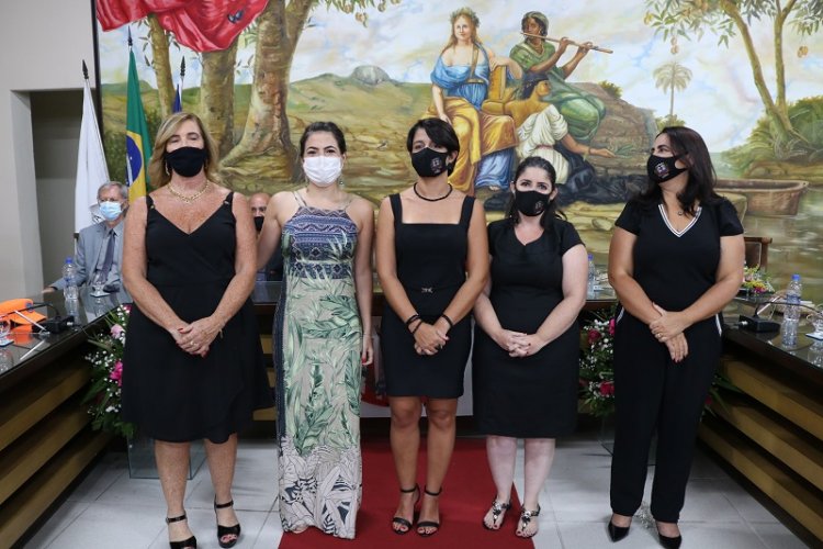 Legislativo ubaense faz homenagem a 8 Mulheres em comemoração ao Dia Internacional da Mulher