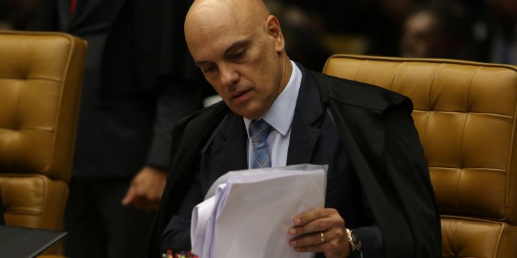 Moraes nega pedido de Silveira para revogar tornozeleira eletrônica