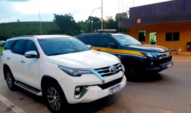 PRF de Leopoldina recupera Hilux roubada em Duque de Caxias