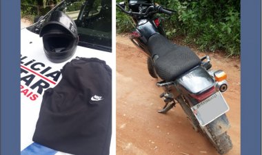 Dupla de motocicleta assalta posto de combustível em Cataguases