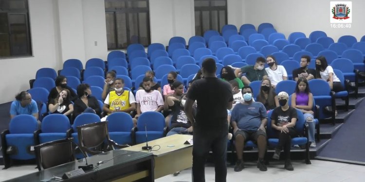 Parlamento Jovem busca aproximar os jovens da política e da vida pública