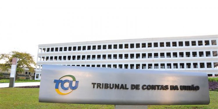 Ministro do TCU suspende compra de kits de robótica pelo FNDE