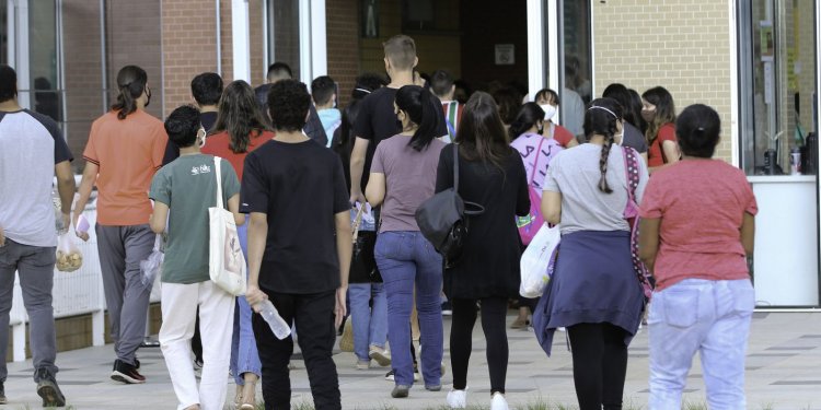 Inep publica editais para versão impressa e digital do Enem 2022