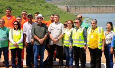 Presidente Bolsonaro entrega duas obras na Paraíba