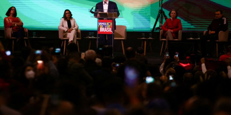 PT lança pré-candidatura de Lula à presidência com Alckmin como vice