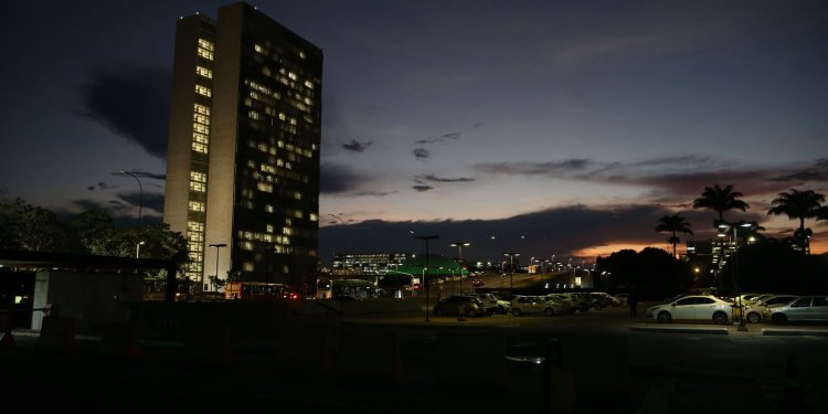 Congresso promulga emenda da idade limite para nomeação de magistrados