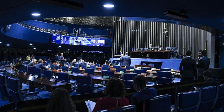 Senado aprova dividir ensino rural entre teoria e prática