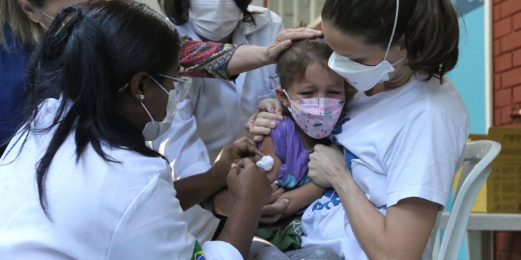 Covid-19: vacinação deve começar por crianças imunocomprometidas