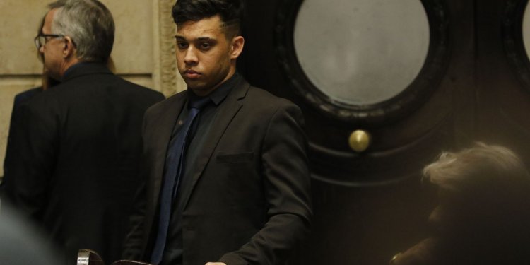 Câmara do Rio cassa mandato de Gabriel Monteiro