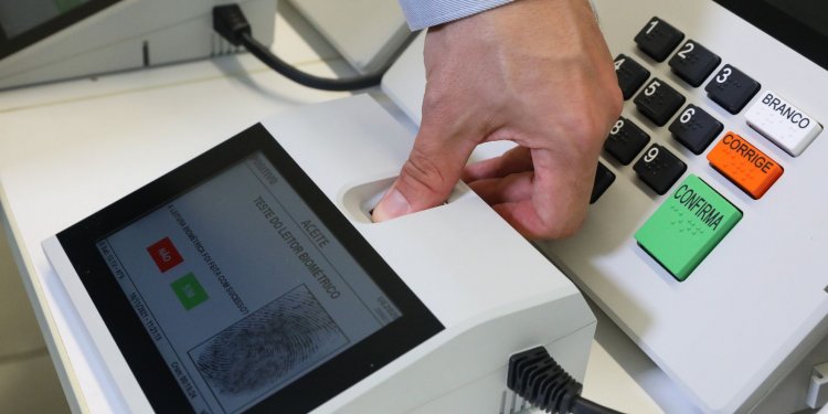 Candidato mais velho nas eleições tem 5 vezes idade da mais nova