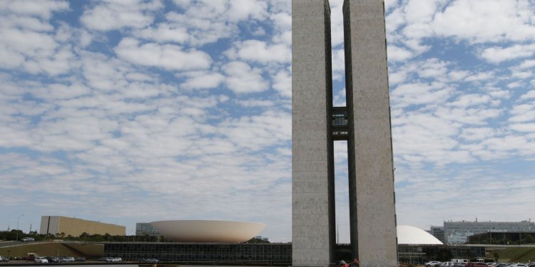 Câmara aprova MP que reabre prazo de adesão à previdência complementar