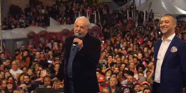 Lula promete zerar filas do INSS e melhorar índices de educação