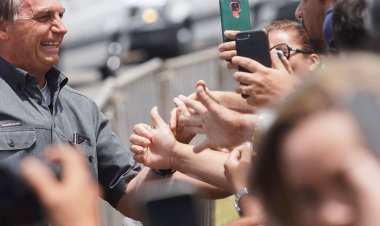 Bolsonaro diz que vai desonerar folha do setor de saúde