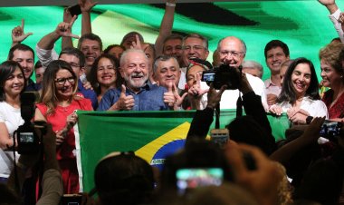 Em primeiro discurso, Lula diz que combate à miséria é sua missão