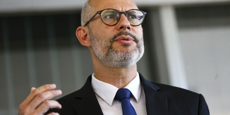 Limite de recursos para universidades é temporário, diz ministro