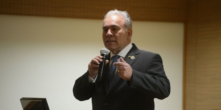 Ministro defende novo modelo de remuneração no SUS e cobra indústria