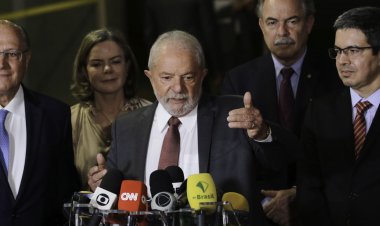 Lula diz que só definirá nomes para ministério após viagem ao Egito
