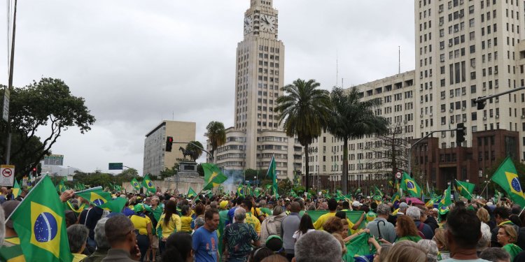Manifestantes protestam contra resultado das urnas