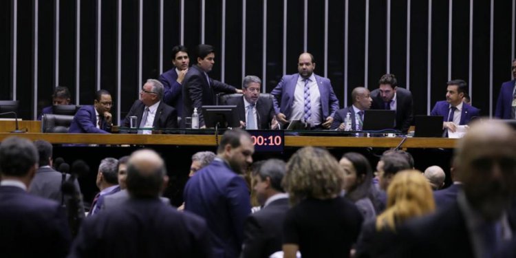 Câmara aprova MP que abre crédito extra para pagamento de benefícios