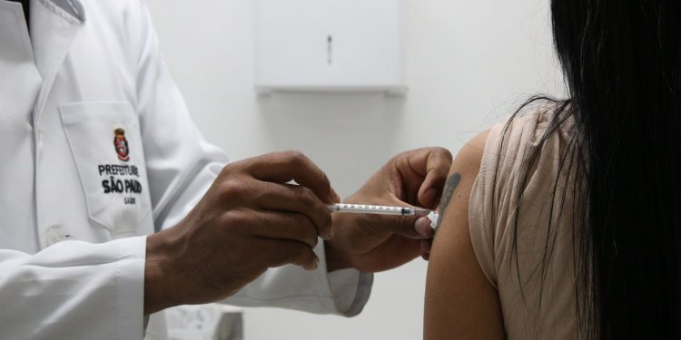 Técnicos pedem vacinas para impedir que variantes sofram mutações