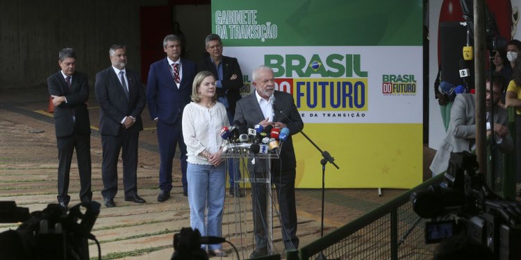Equipe econômica terá autonomia, mas eu que fui eleito, diz Lula